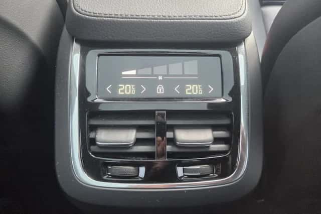 Volvo XC90 (2022) thumbnail 27
