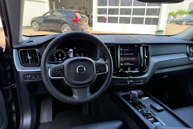 Volvo XC60 (2020) thumbnail 5
