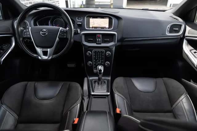 Volvo V40 (2019) thumbnail 2