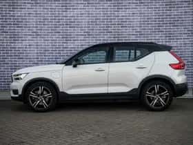 Volvo XC40 thumbnail 2