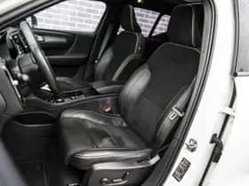 Volvo XC40 thumbnail 4