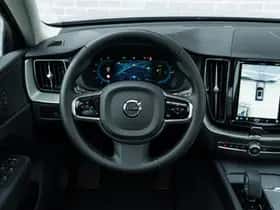 Volvo XC60 (2025) thumbnail 3