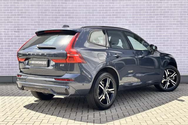 Volvo XC60 (2022) thumbnail 3