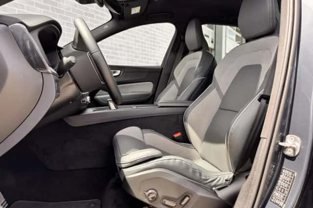 Volvo XC60 (2022) thumbnail 6