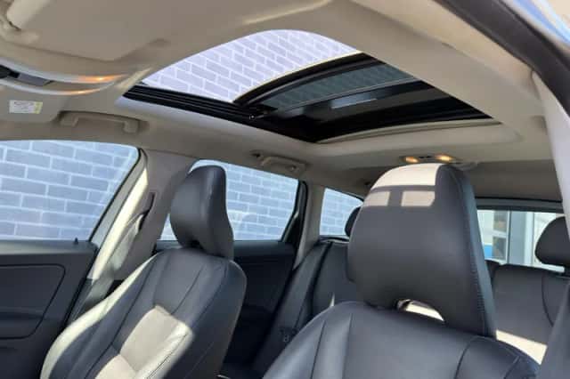 Volvo XC60 (2016) thumbnail 6
