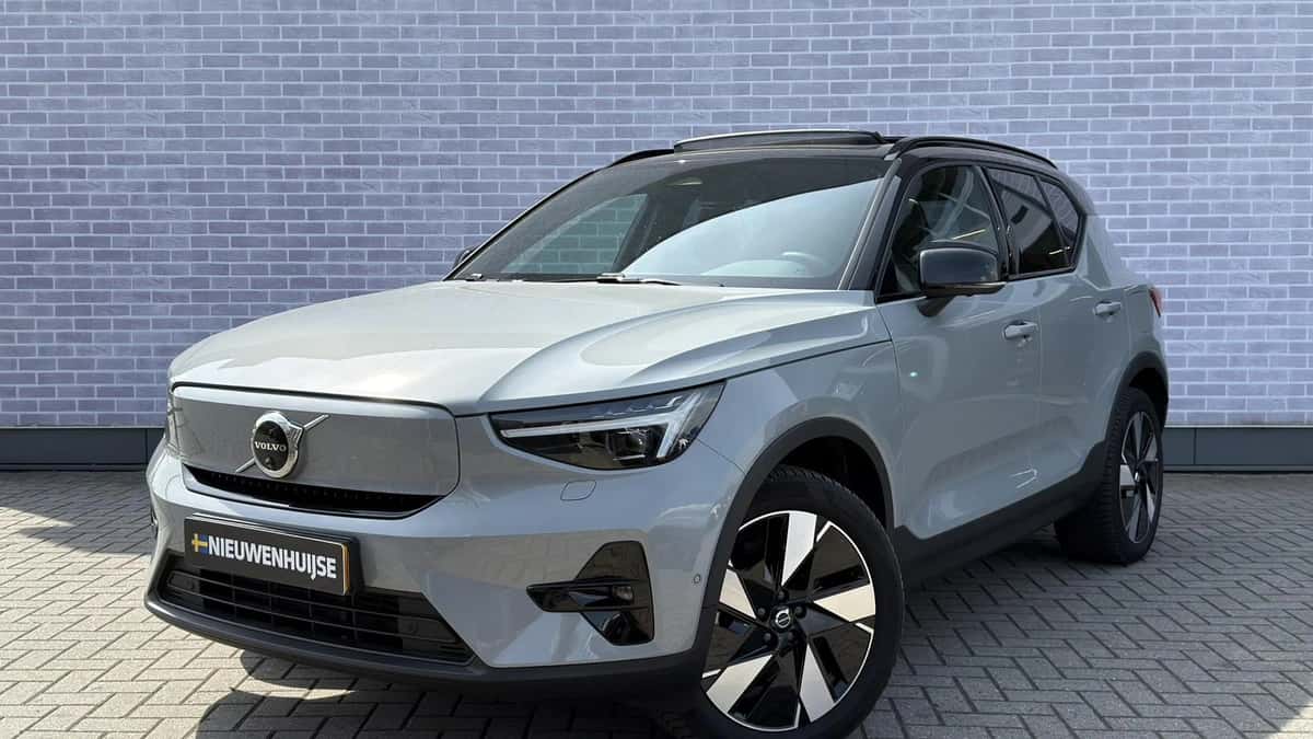 Volvo EX40 — foto 1