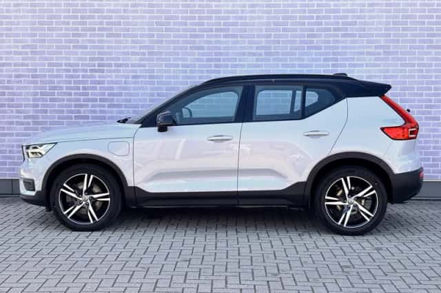 Volvo XC40 (2021) thumbnail 2