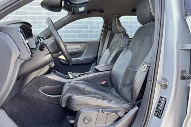 Volvo XC40 (2021) thumbnail 4
