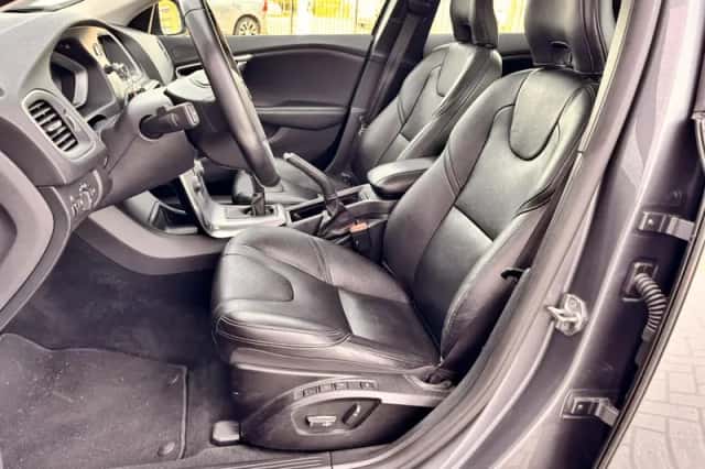 Volvo V40 (2016) thumbnail 6