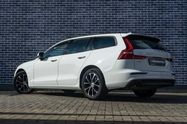 Volvo V60 (2020) thumbnail 2