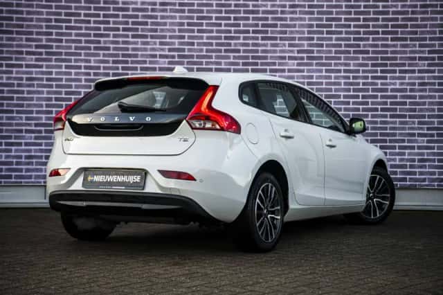 Volvo V40 (2019) thumbnail 2