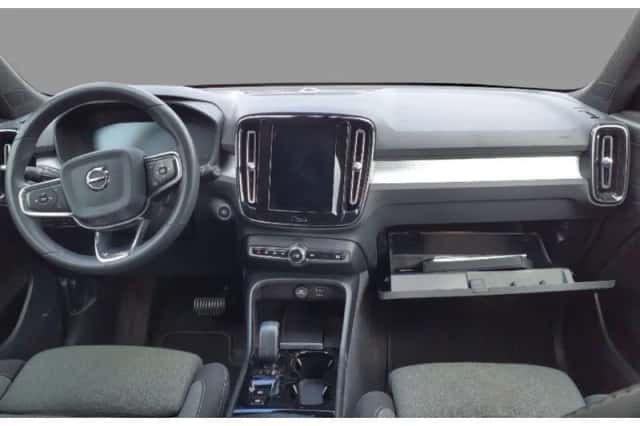 Volvo XC40 (2023) thumbnail 2