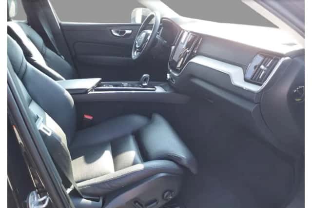 Volvo XC60 (2023) thumbnail 2