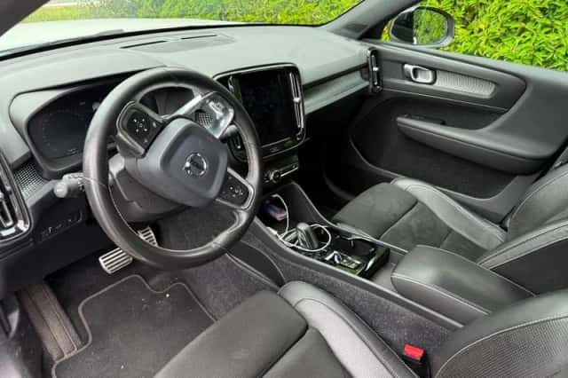 Volvo XC40 (2020) thumbnail 3