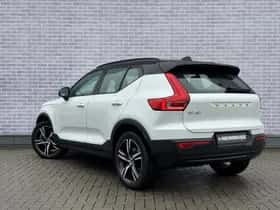 Volvo XC40 thumbnail 2
