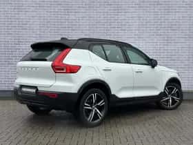 Volvo XC40 thumbnail 3