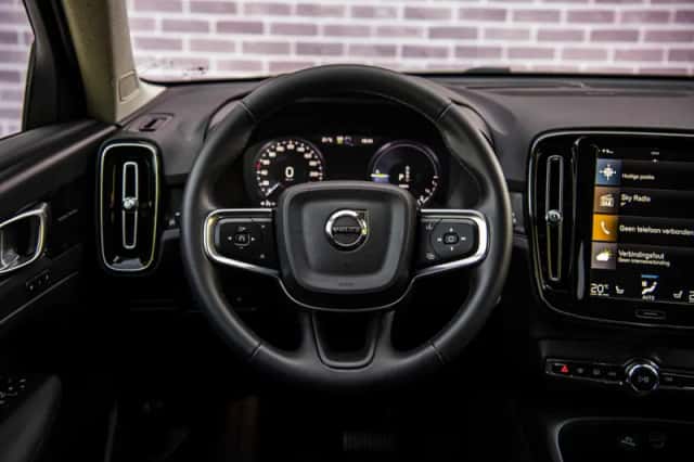 Volvo XC40 (2022) thumbnail 3