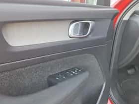 Volvo XC40 thumbnail 5