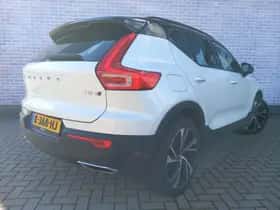 Volvo XC40 (2019) thumbnail 2
