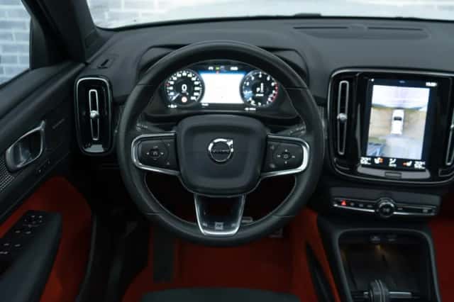 Volvo XC40 (2019) thumbnail 3