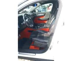 Volvo XC40 (2019) thumbnail 5