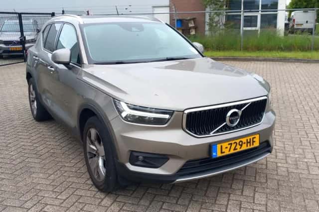 Volvo XC40 (2021) thumbnail 2