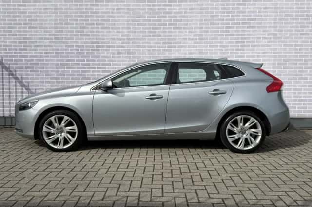Volvo V40 (2016) thumbnail 2