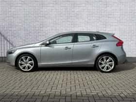 Volvo V40 (2016) thumbnail 2