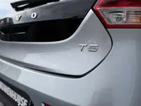 Volvo V40 (2016) thumbnail 17