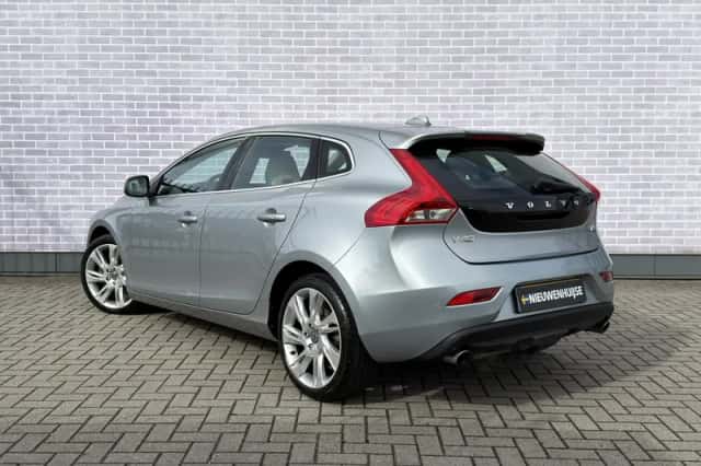 Volvo V40 (2016) thumbnail 3