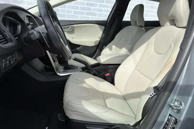 Volvo V40 (2016) thumbnail 4