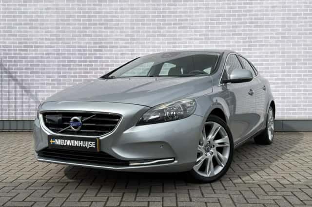 Volvo V40 (2016) thumbnail 6