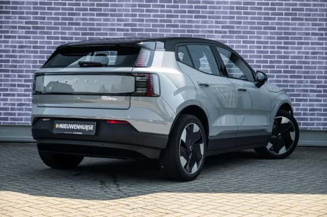 Volvo EX30 (2025) thumbnail 2