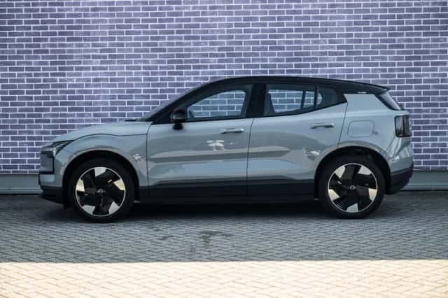 Volvo EX30 (2025) thumbnail 3