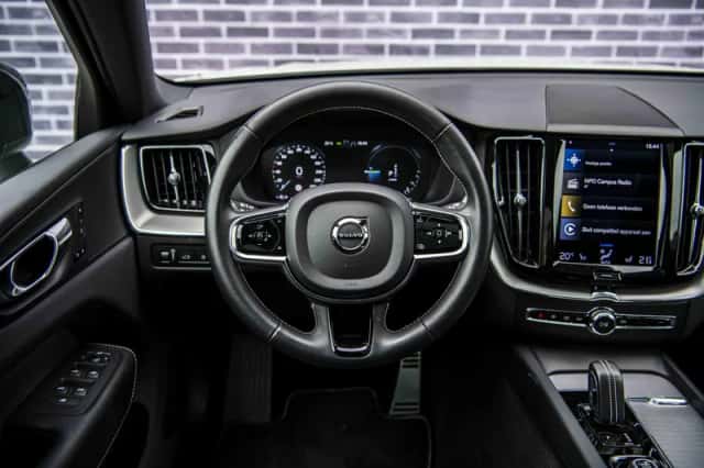 Volvo XC60 (2021) thumbnail 4