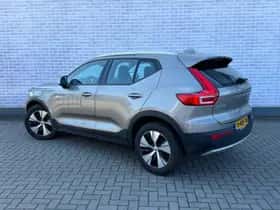 Volvo XC40 thumbnail 2