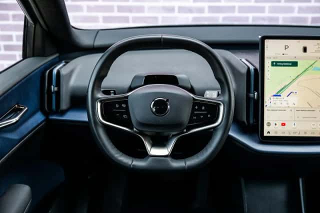 Volvo EX30 (2024) thumbnail 3