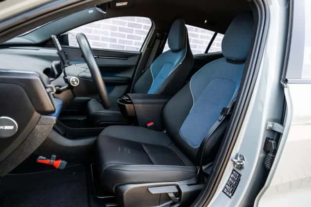 Volvo EX30 (2024) thumbnail 6