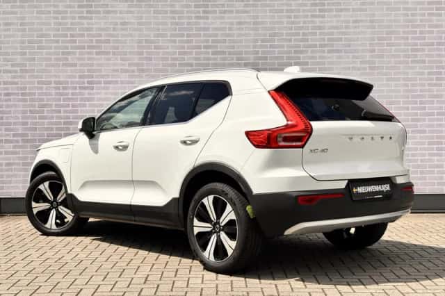 Volvo XC40 (2022) thumbnail 3