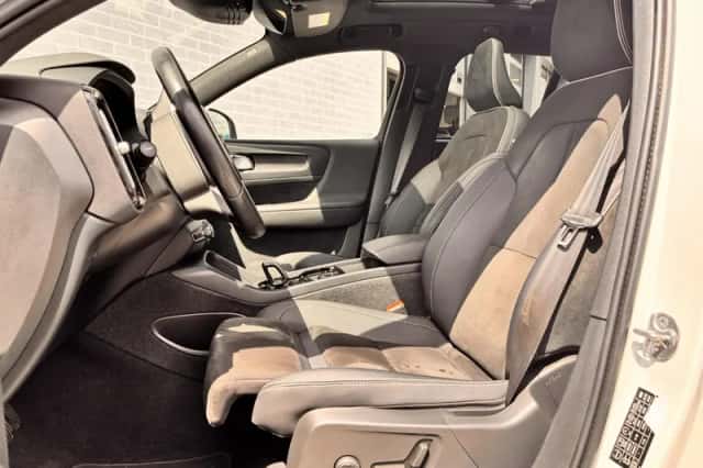 Volvo XC40 (2022) thumbnail 4