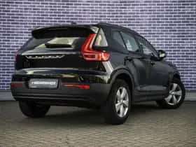 Volvo XC40 thumbnail 2