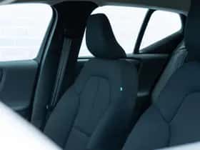 Volvo XC40 thumbnail 4