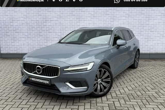 Volvo V60 (2022) thumbnail 1