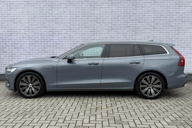 Volvo V60 (2022) thumbnail 2