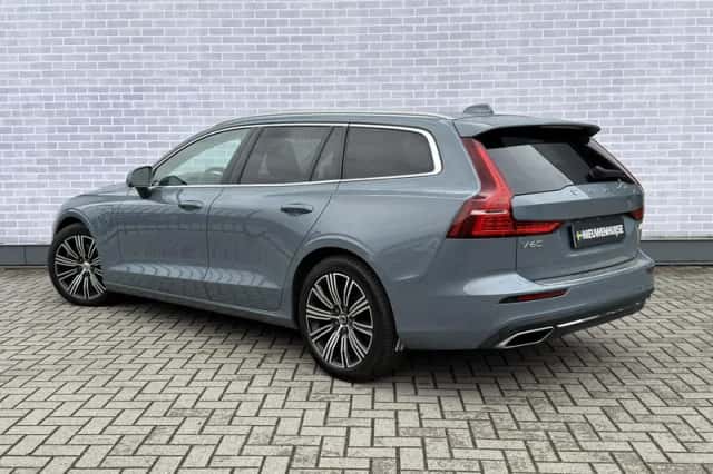 Volvo V60 (2022) thumbnail 3
