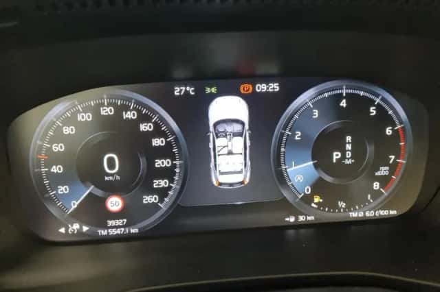 Volvo XC40 (2021) thumbnail 3