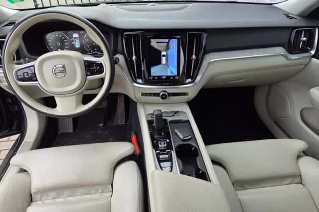 Volvo V60 (2020) thumbnail 2