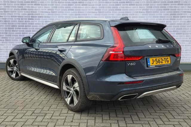Volvo V60 (2020) thumbnail 3