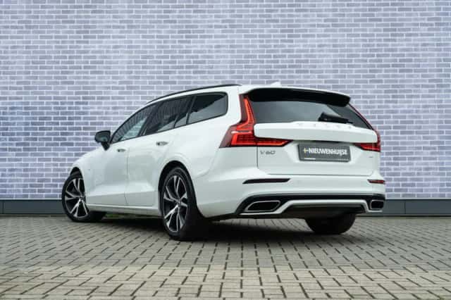 Volvo V60 (2021) thumbnail 2
