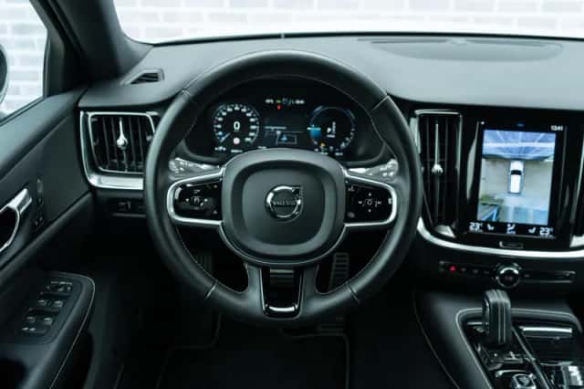 Volvo V60 (2021) thumbnail 3